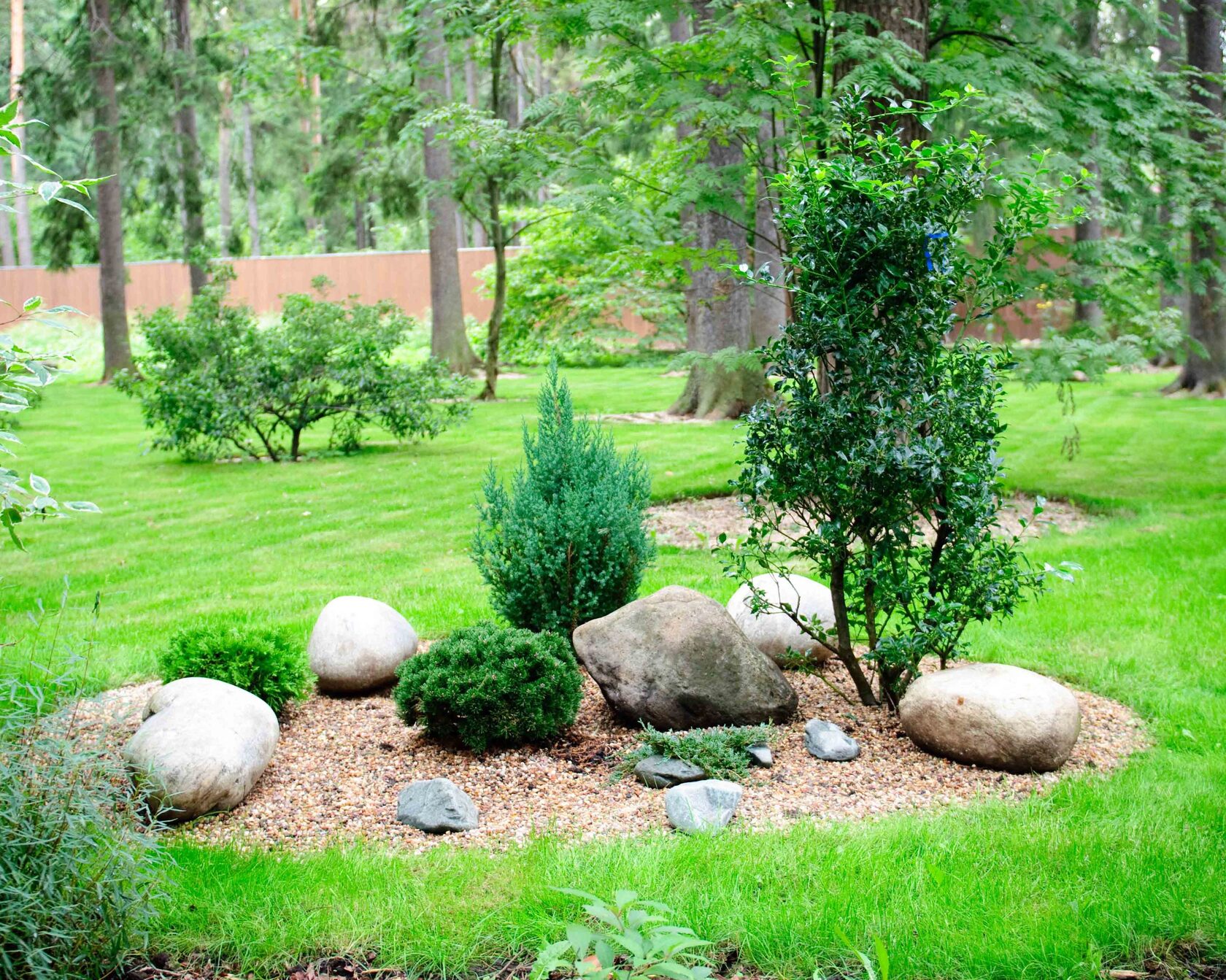 Каменистый сад у Мещерского парка